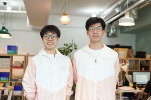 「樂旼共融教育」(Snaildy)創辦人劉樂健(右)和羅偉業。