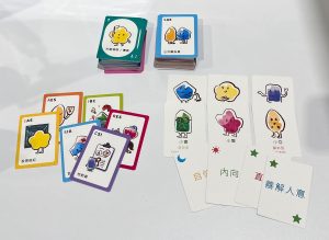 Snaildy結合「霍爾蘭六邊形 」事業興趣理論製作獨有的生涯規劃探索卡牌。